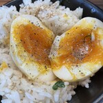 魂心家 - 半熟玉子に胡椒をかけて