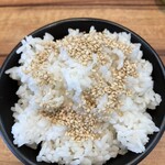 魂心家 - 無料ライスにゴマを振りかけます