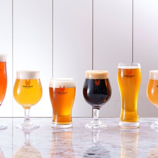 店内醸造のクラフトビールは約10種類と豊富◆季節限定の一杯も