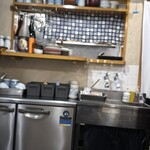 西むら - 調理場の方、チラッと見ると、整理整頓されて清潔