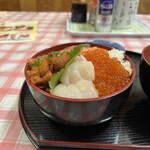 定食 めし屋 - サーモン･ホタテ･かに･いくら丼、うに追加