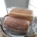 BAKERY 福山亭 - 湯種食パンとモロコシブレッド　