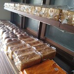 BAKERY 福山亭 - 旧店舗に並んだぱんたち