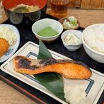 磯丸水産 - 厚切り甘塩鮭定食