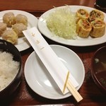 一芳亭 船場店 - 春巻定食
                                シュウマイは間違いなく美味しいですが、野菜たっぷりの春巻が大好き(⑅˘͈ ᵕ ˘͈  )