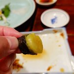 宗平 - 揚げてある茄子のヘタはこうして頂きます！