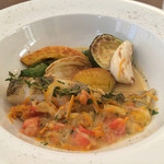 ラディーチェ - 白身魚のポアレ 魚介スープ仕立て