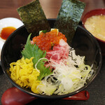 佃瀧三郎 さかなめし - 参海丼 のっけ+いくら(1300円)、あら汁(200円)