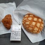 ME BEE - メロンパンが大きい