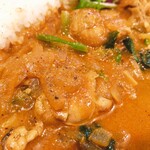 カメダバル Komaru - 牡蠣とほうれん草のカレー