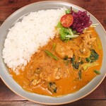 カメダバル Komaru - 牡蠣とほうれん草のカレー