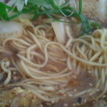 いせのじょう - 白菜辛口ラーメン、麺アップ