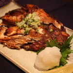 居・食・酒 ちんまーやー - 香ばしくてジューシー！沖縄県産マグロのカマ塩焼き