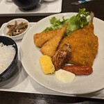 海鮮丼と唐揚げ 百海里 - 