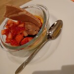 Bistro TAKU - クレームブリュレ
      チョコムースとイチゴ♪