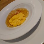 Bistro TAKU - ニンジンのムース
      ズワイガニとコンソメのジュレ♪