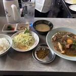 蒸し豚専門店 隕石 - 