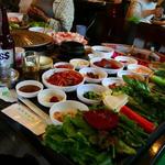 원조쌈밥집（元祖サンパッチッ） - 30種類の野菜、デペ三段バラ豚、10種類のおかずが