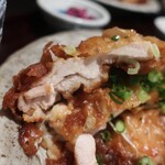 地鶏と焼酎 とりちゅう   - ・「名物！鶏漬け南蛮定食ダブル(¥850)」の断面アップ。