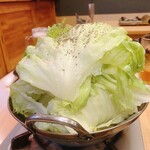 もつ鍋　とみ～ - 塩レタスもつ鍋¥1,400