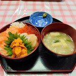 定食 めし屋 - 『海鮮4品丼+ウニ（2000円+1000円税込）』
      　※11時までの限定価格