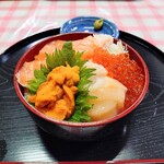 定食 めし屋 - 『海鮮4品丼+ウニ（2000円+1000円税込）』
                                　※11時までの限定価格