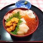 定食 めし屋 - 『海鮮4品丼+ウニ（2000円+1000円税込）』
      　※11時までの限定価格