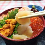 定食 めし屋 - 『海鮮4品丼+ウニ（2000円+1000円税込）』
      　※11時までの限定価格