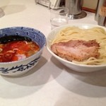 頑者 - ラー博は俺の社員食堂。  #誰が撮ってもおんなじシャシン  で、もうお馴染み。辛つけめんアブリチャーシュー！  頑者ラー博卒業まであと2ヶ月弱、今月もよろしくお願いいたします