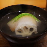 銀座おかもと - 4.お椀 鱧のあられ揚げ 蓮根 冬瓜 2014.8.x