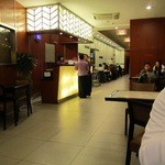 南翔饅頭店 - １階はお持ち帰り、２階は先にレジで食券を購入する方式、３階は両方とも席でオーダーします。 
            