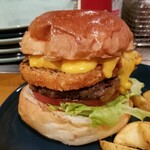 Cheeers BURGER - チリチーズバーガー＋ハッシュドポテト