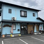 江口鮮魚店 - 常に満車でしたが、タイミングよく全て空いて写真を正面から撮れました。