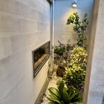 鮨 福原 - 外観 中庭