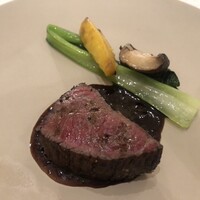 アマルフィイ・モデルナ - 国産黒毛和種サーロインの炭火焼き赤ワインとトリュフのソース（+1500円税込）