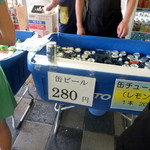 馬事公苑 売店 - 屋台ですと缶ビール400円ですが・・（2014 区民まつり）