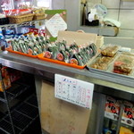 馬事公苑 売店 - 売店内でもチョッとしたものは買えます　（2014 区民まつり）