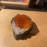 鮨ざこや - イクラ乗せて完成