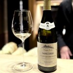 多仁本 - 骨格が比較的しっかりしたサンセール。
      ただ、ソーヴィニヨン・ブランらしい柑橘の余韻はちゃんと伸びるし、エレガンスもある。
      単独で飲んで良し、食事の相手も幅広く合わせられる、万能ワインですね。