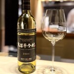 多仁本 - 白のベストペアリングは、こちらかな。
      いい甲州なら、20年寝かせるとこうなるのかという、糖度と密度のしっかりした仕上がり。
      あの柳川仕立てと、味わいのボリュームのトーンが揃っていて、しっくり来ます。