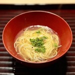 多仁本 - 熊の濃厚なお出汁に、ピリリと花山椒が効いて、バランスが最高。
      花山椒は、上品なお蕎麦より、野趣のある動物系の方が合うかも（笑）