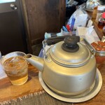 らぁめん嬉しや - 麦茶も嬉しいサービスだ