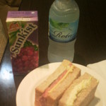 LSG Sagan Bisita Lounge - ドリンクとサンドイッチ