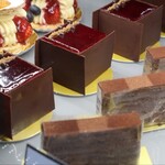 パティスリージラフ - ケーキショーケース
