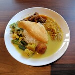 Déshan Restaurant & Café - スリランカカレープレート(ご飯少なめ)