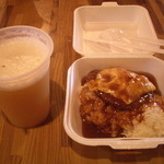 Hilo International Airport Restaurant - ロコモコ&パインジュース