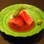 おおたに - 造り　まぐろのお造り　たたき長芋の山かけ、とろみ醤油で