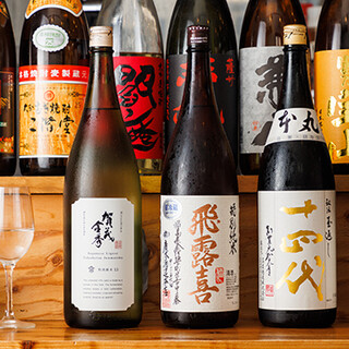おすすめは日本酒。銘酒や季節のもの、店主厳選のものが揃います