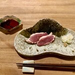 日本酒餐昧うつつよ - 追加で河内鴨のロースたたきを注文。驚きの鮮度と旨み。いわゆる鴨臭さは微塵もない。