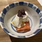 日本酒餐昧うつつよ - あて四品の一つ目。トマト、柑橘系に豆腐とは。。想定外。でもとても美味しい。